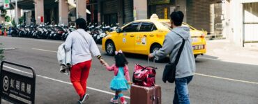 How to Travel with Kids? Easy Tips and Tricks