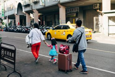 How to Travel with Kids? Easy Tips and Tricks